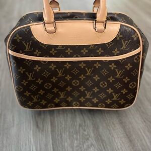 LV Deauville Monogram Bag